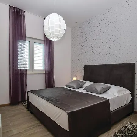 Apartment Beautiful In Rogoznica With Sauna *